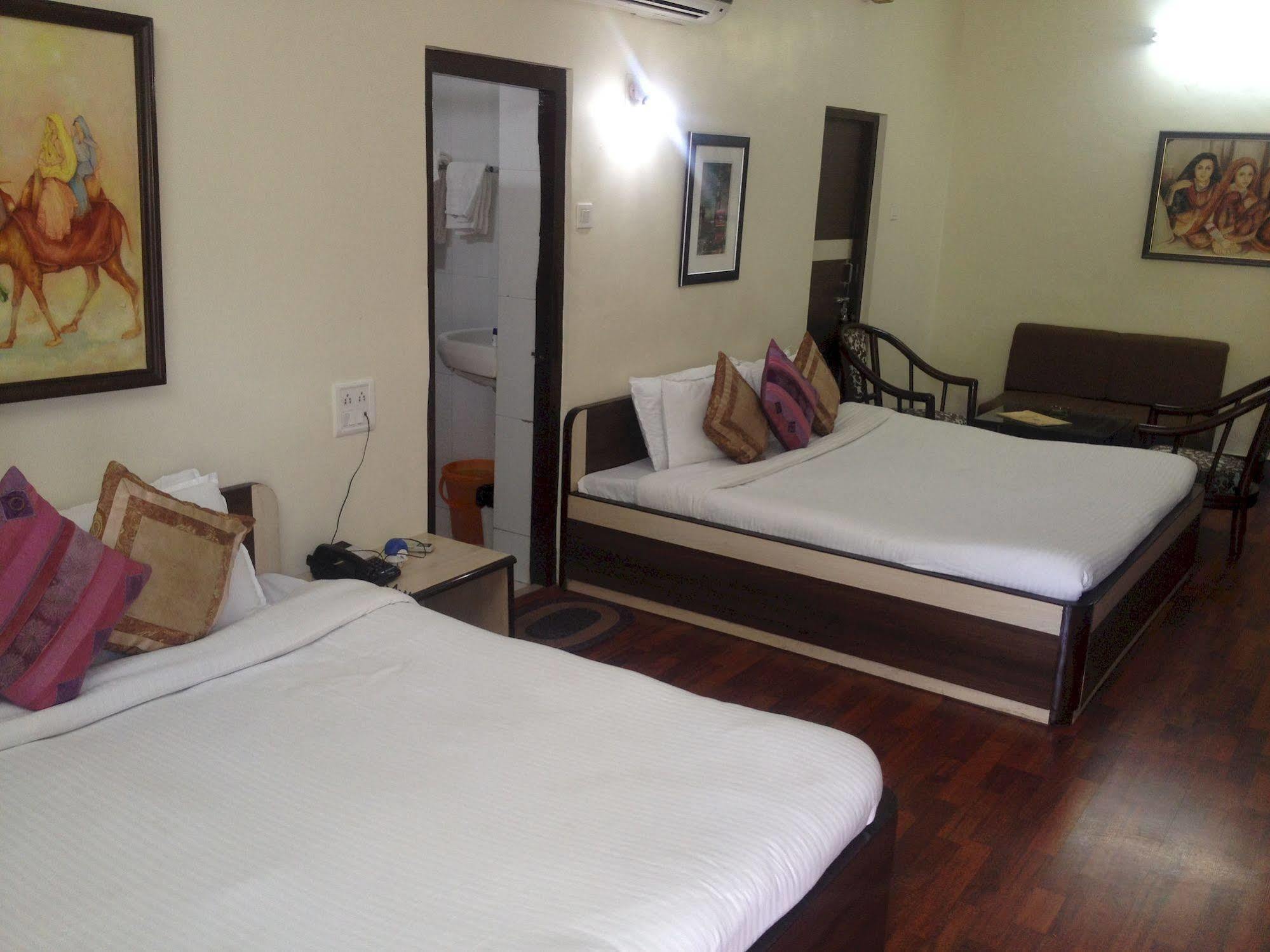 מאונט אבו Hotel Karnavati מראה חיצוני תמונה