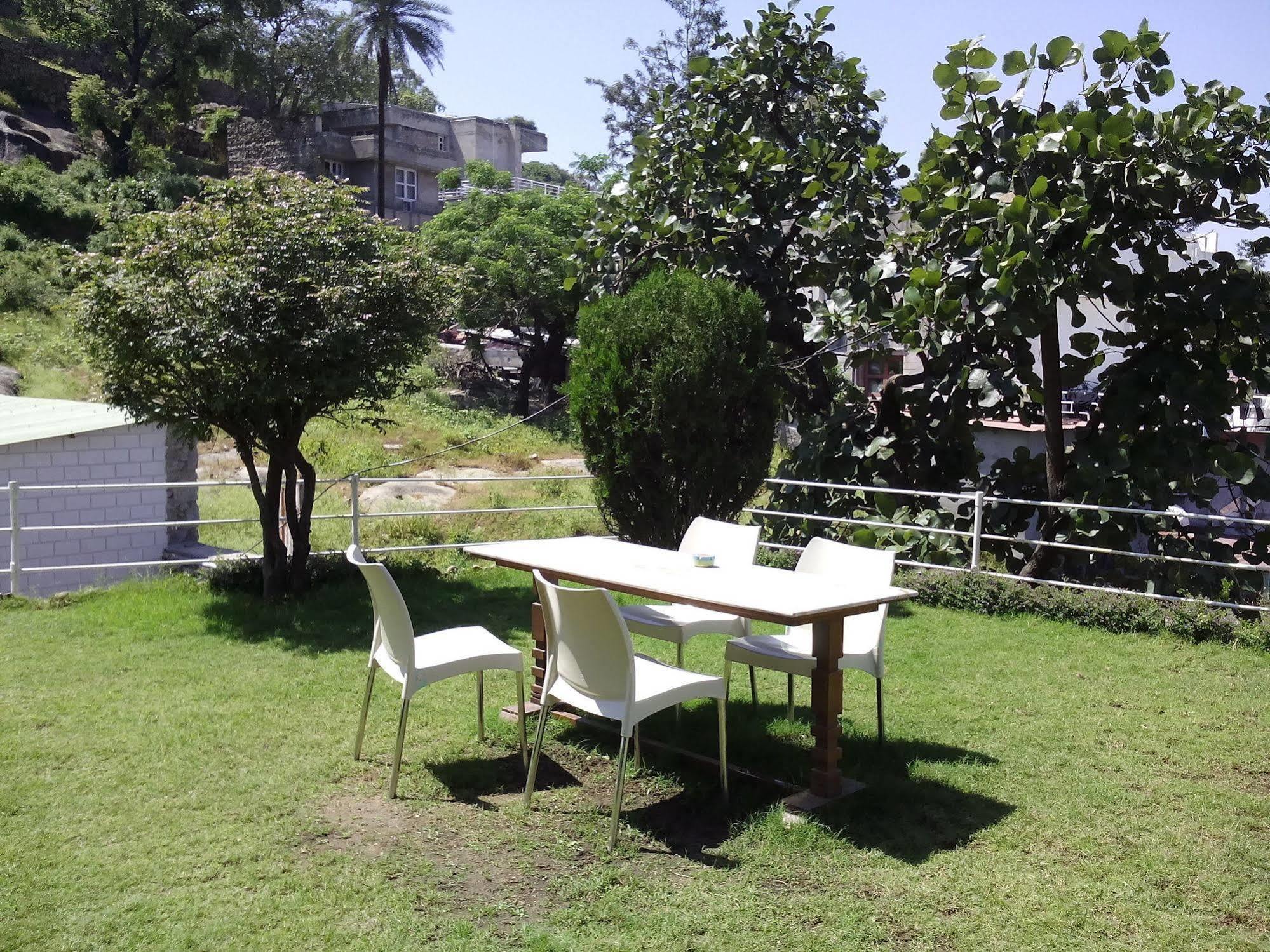 מאונט אבו Hotel Karnavati מראה חיצוני תמונה